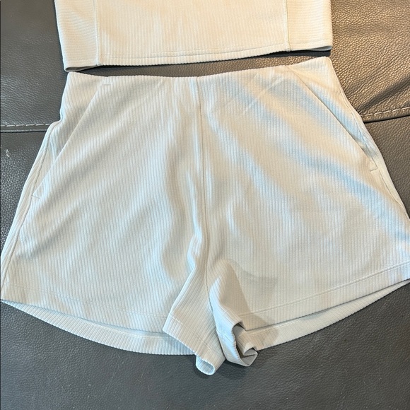 Lululemon Tank Top and Shorts Set. Size 4. - Picture 4 of 8